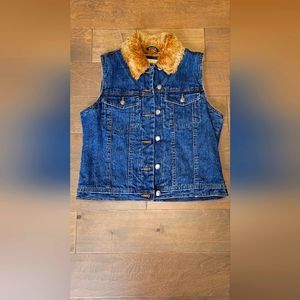 Womens Size Medium Wrangler Outerwear Fur Vest, Jean Vest, Jean Jacket